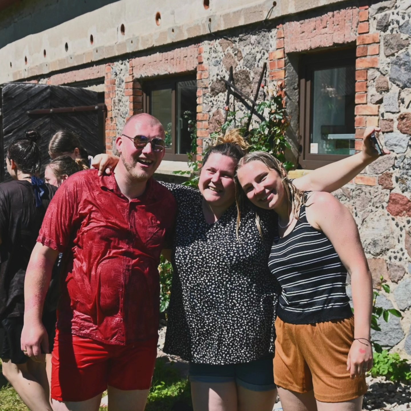 Veslija nometnes ainava saulrietā